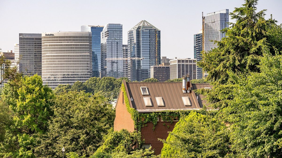 Skyline and aerial view of Arlington, VA - LD Movers moving service area
