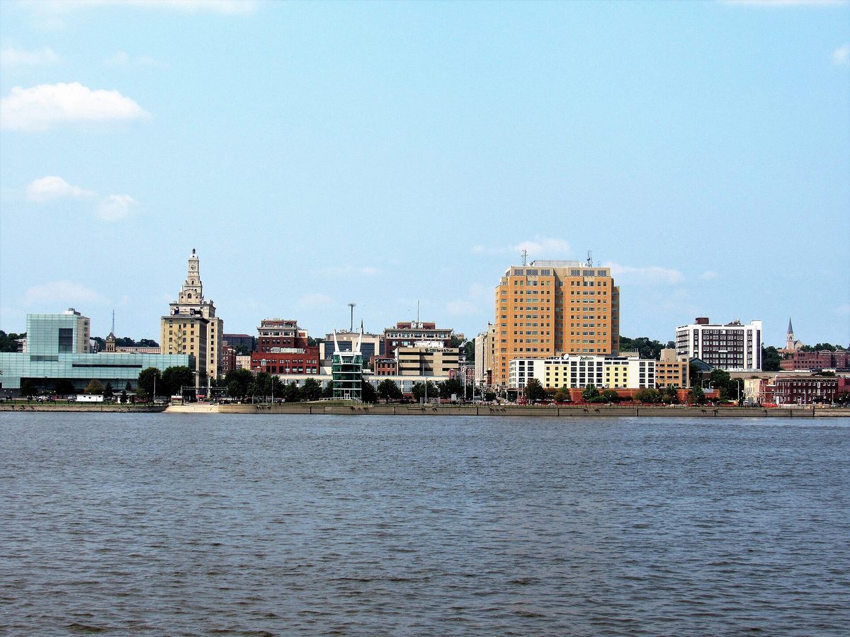 Skyline and aerial view of Davenport, IA - LD Movers moving service area