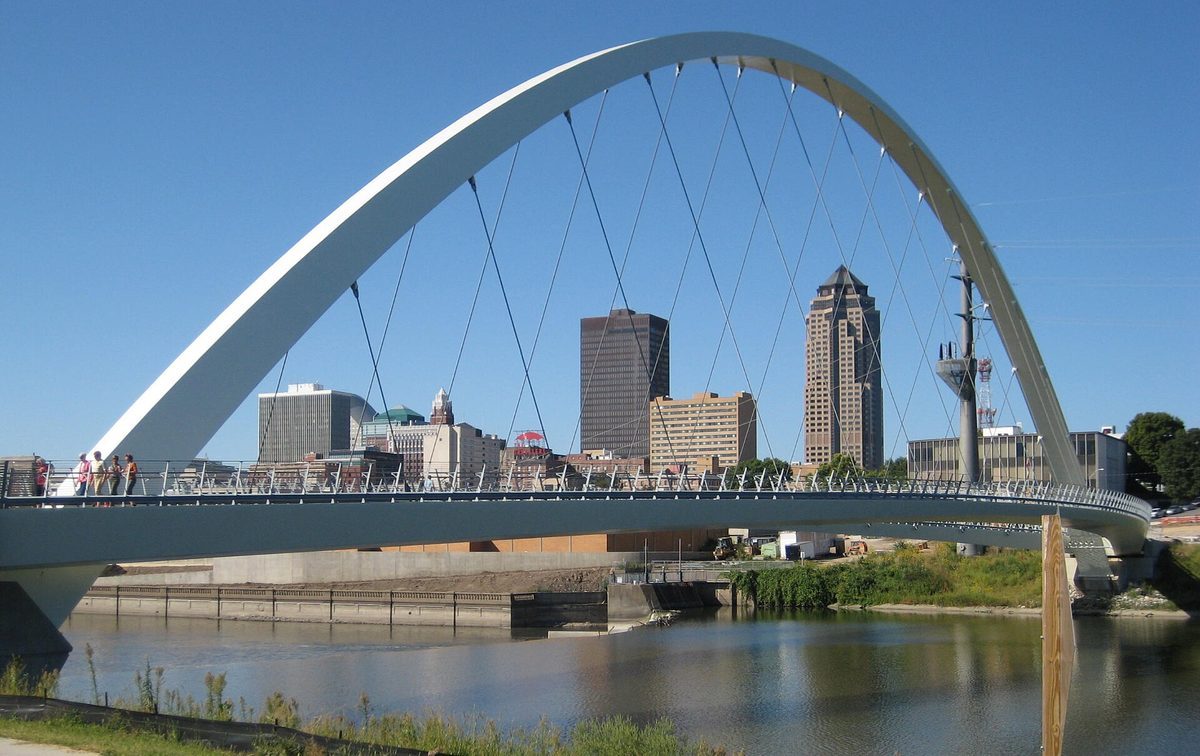 Skyline and aerial view of Des Moines, IA - LD Movers moving service area