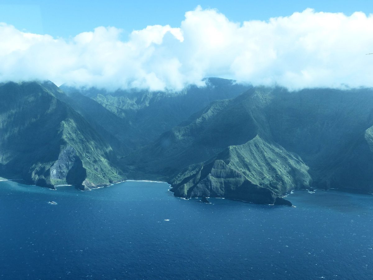 Scenic skyline and landscape view of Hawaii - LD Movers moving service area